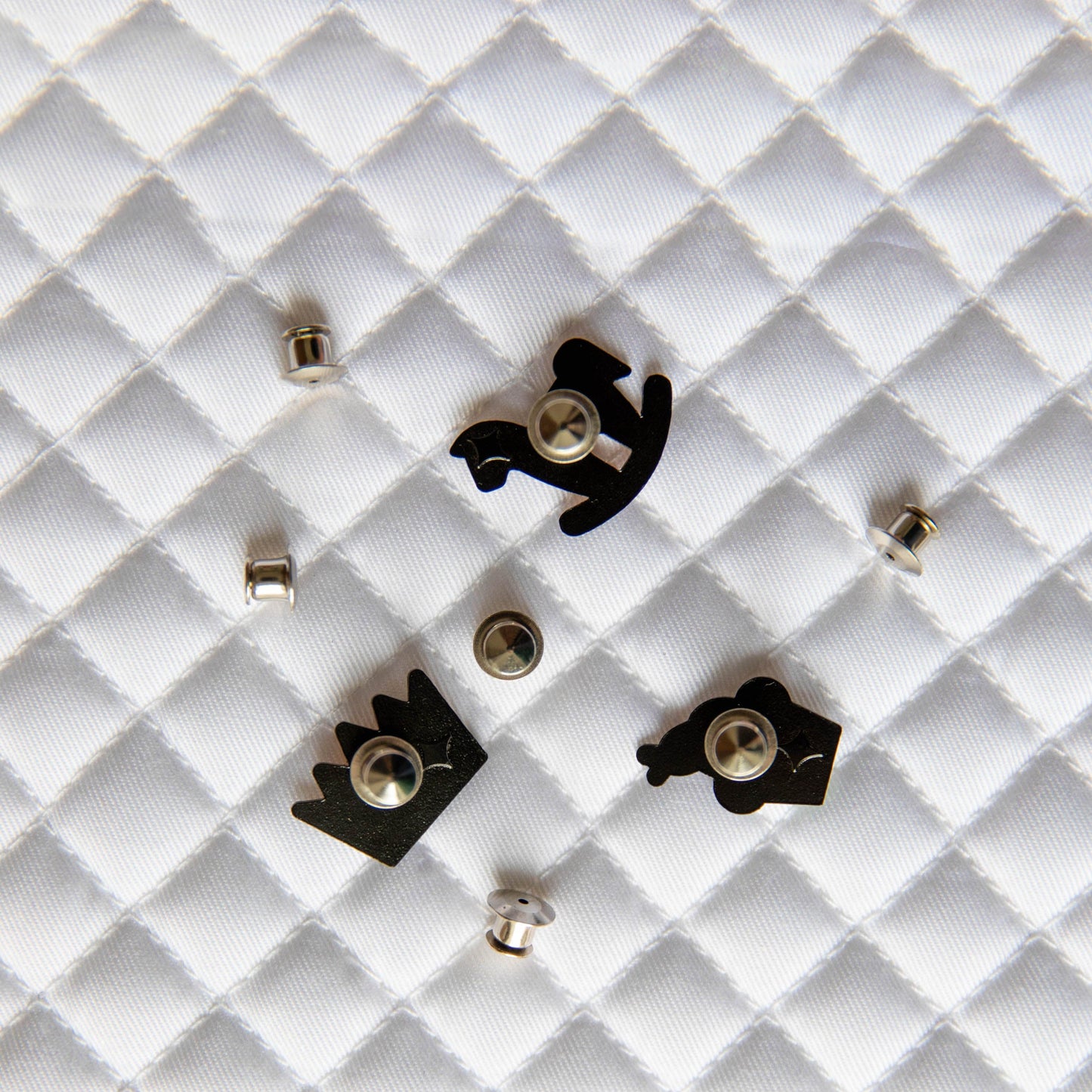 extra pinsnickety locking clasps